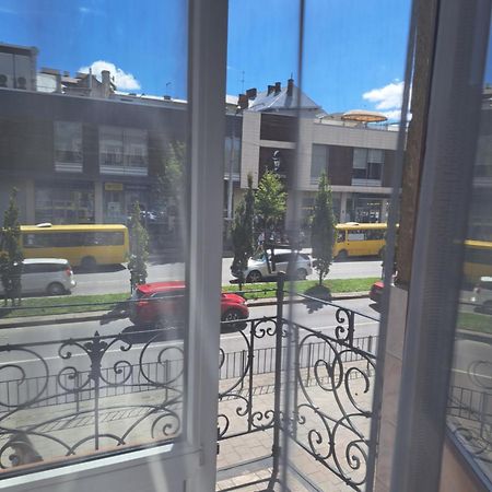 Двокімнатна Квартира Біля Оперного Театру Lviv Eksteriør billede
