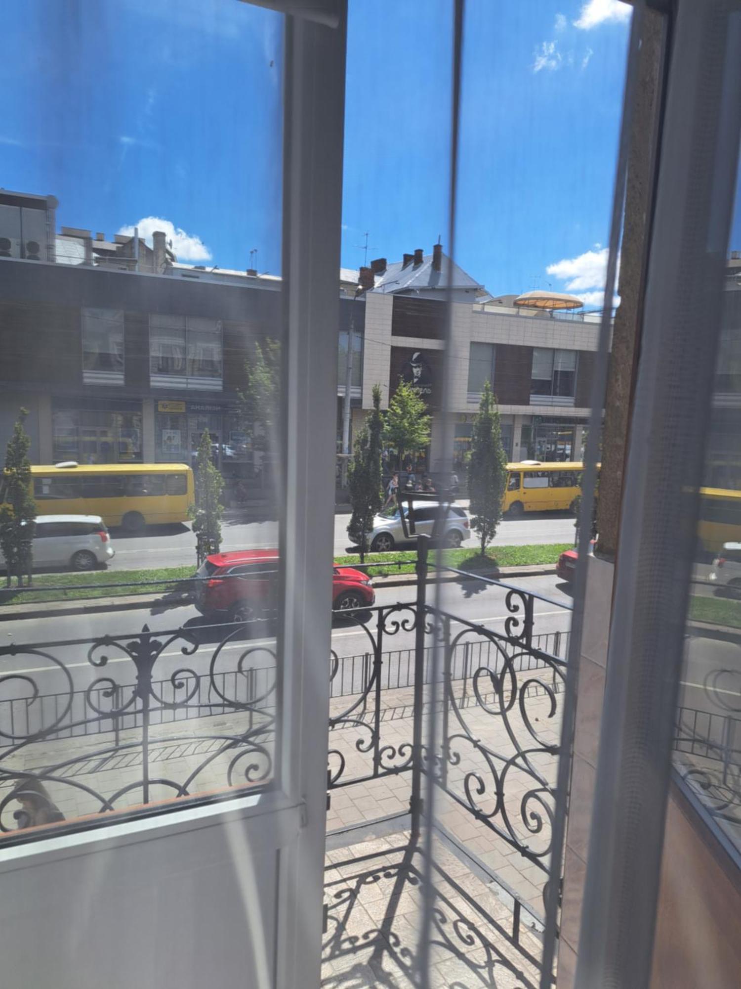 Двокімнатна Квартира Біля Оперного Театру Lviv Eksteriør billede